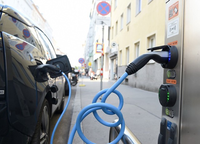 專業(yè)制造，品質(zhì)保證：國內(nèi)領(lǐng)先汽車充電樁廠家！