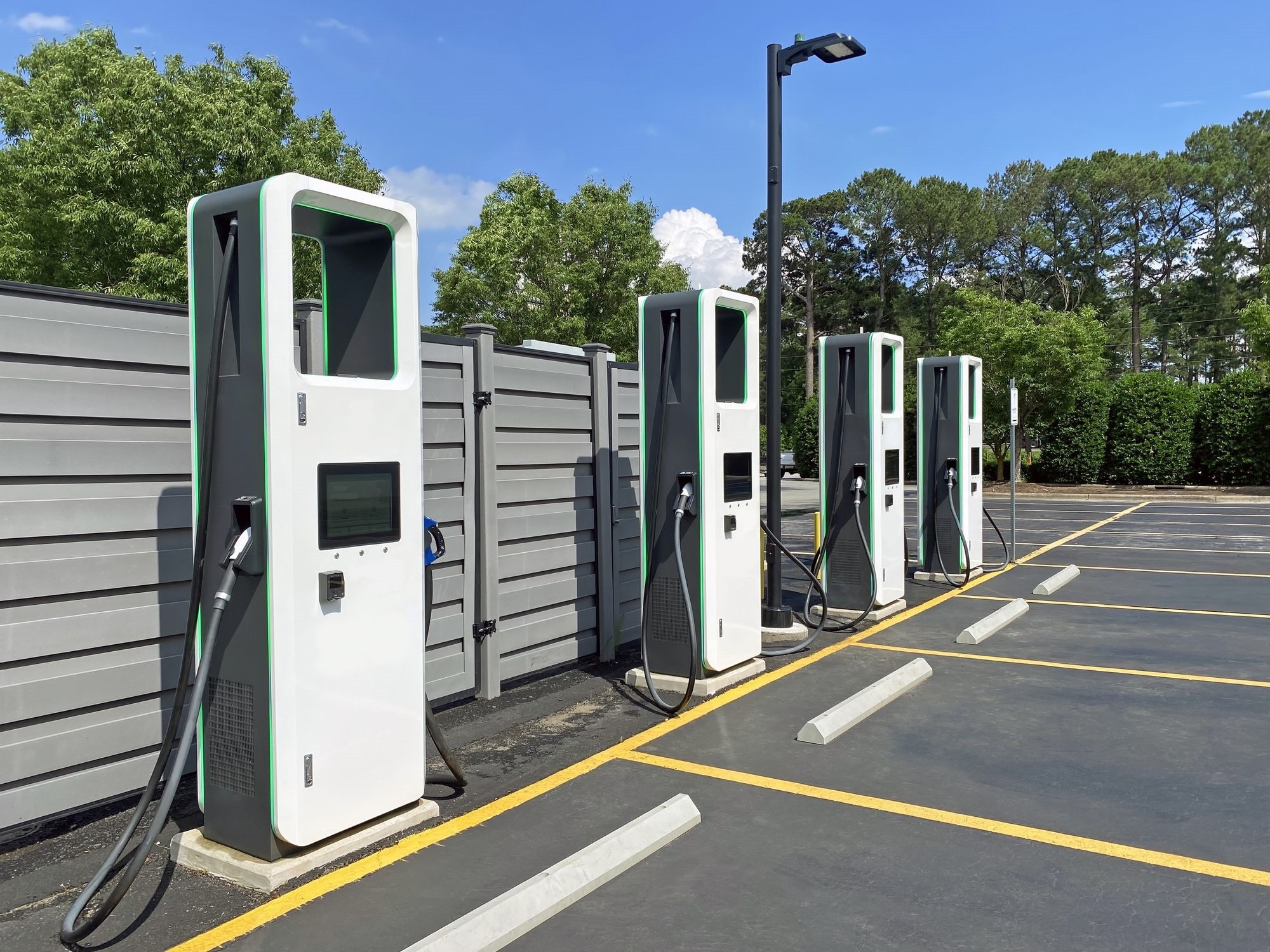 智選充電伙伴：汽車充電樁價(jià)格全面比較！