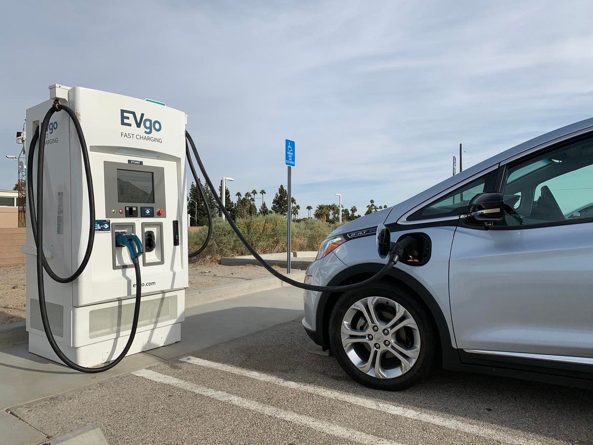 汽車充電樁加盟VS自營(yíng)，哪個(gè)更適合你？專家為你解答！