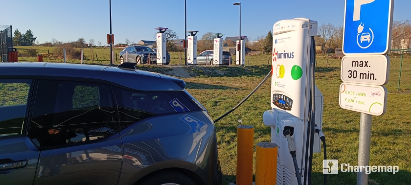 康普利汽車充電樁，滿足您的充電需求