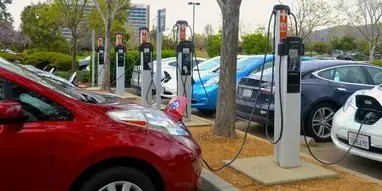 電動(dòng)汽車充電樁家庭與公共設(shè)施需求分析